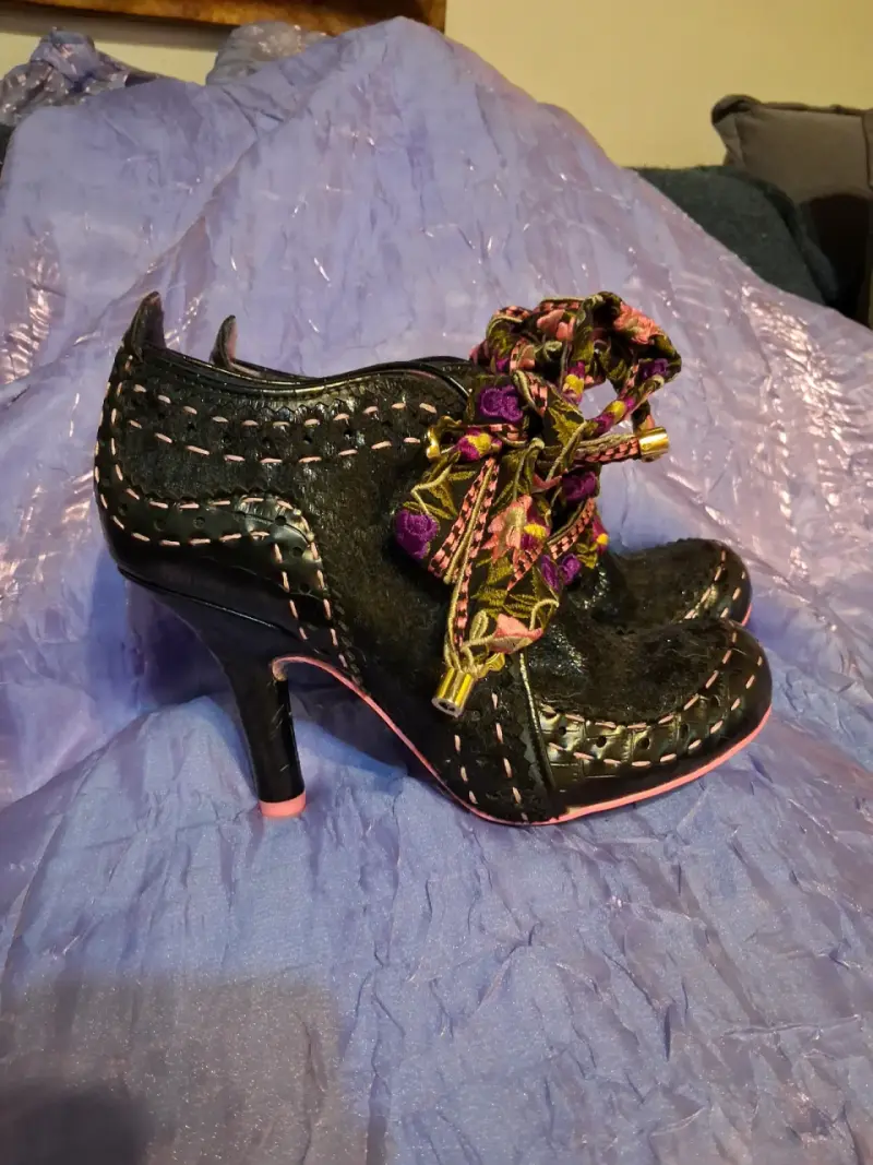 Zapatos de tacón con diseño floral y bordado - 2