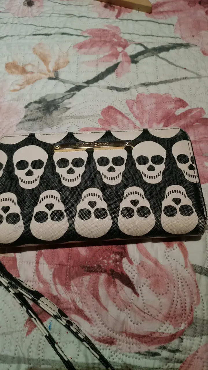 Cartera de mano con diseño de calaveras - 1
