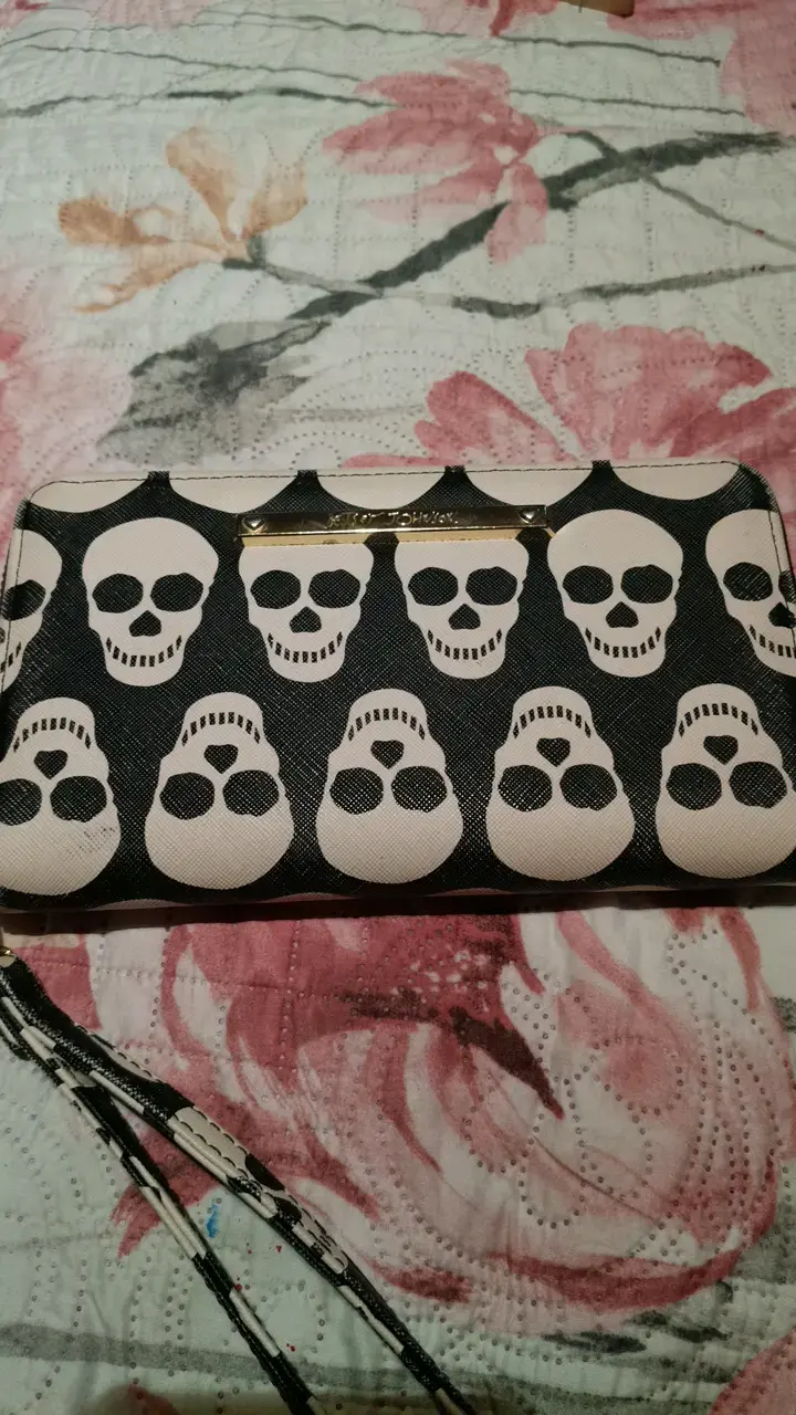 Cartera de mano con diseño de calaveras - 2