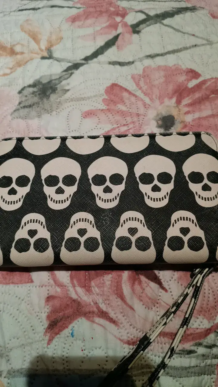 Cartera de mano con diseño de calaveras - 3