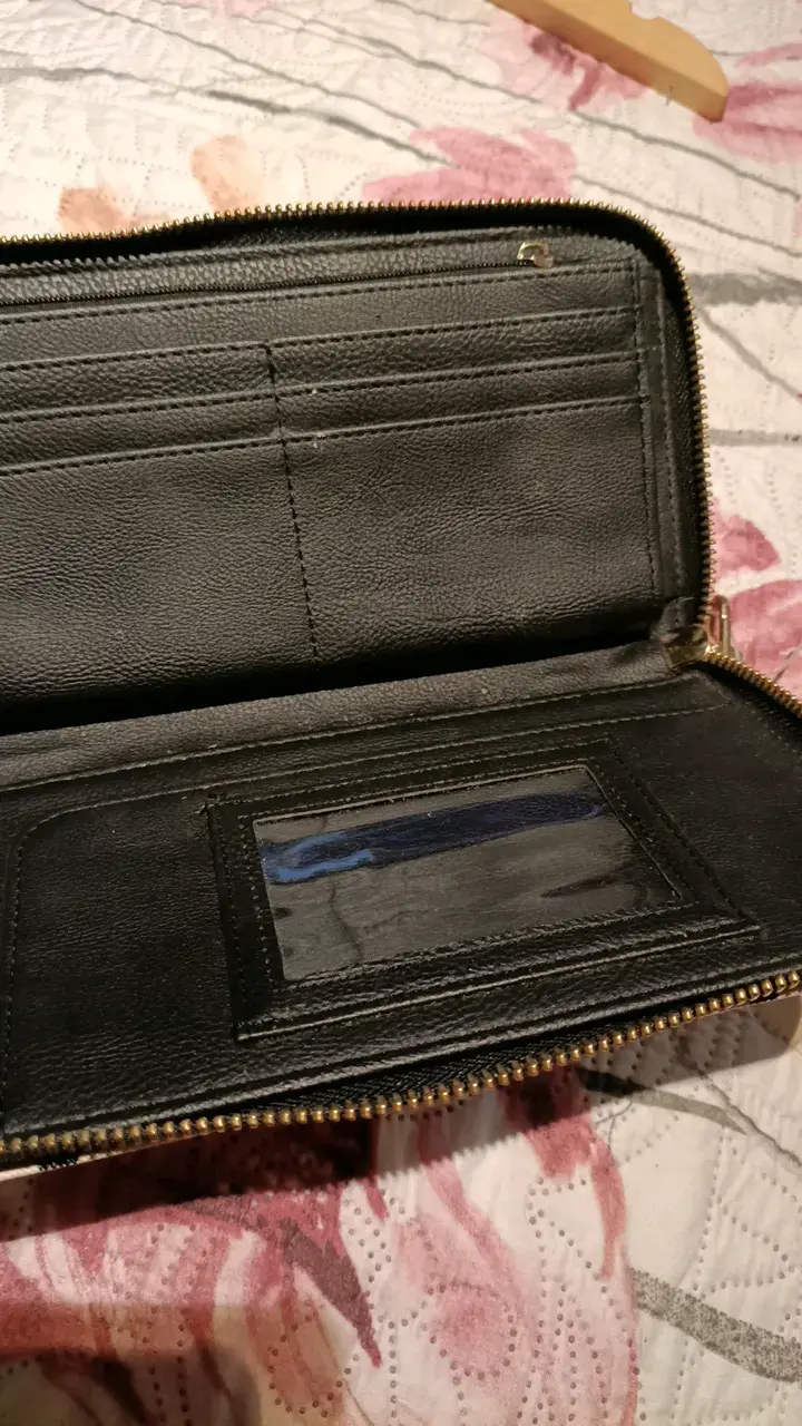 Cartera de mano con diseño de calaveras - 4