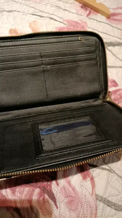 Cartera de mano con diseño de calaveras - miniatura 4
