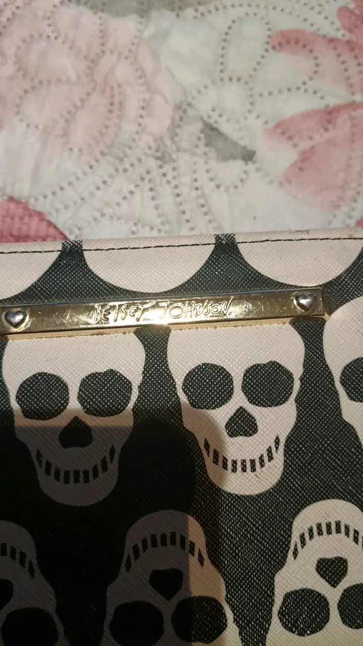 Cartera de mano con diseño de calaveras - 5