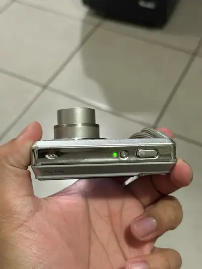 Cámara Sony Cyber-shot S750 7.2 MP con accesorios - miniatura 4
