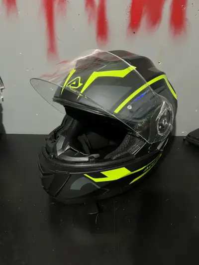 Casco de moto modular negro y amarillo - miniatura 1