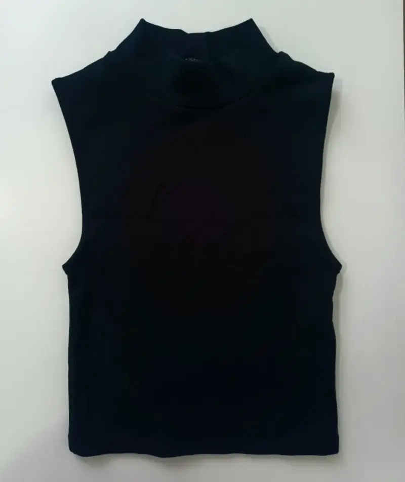 Polera Zara Negra con cuello