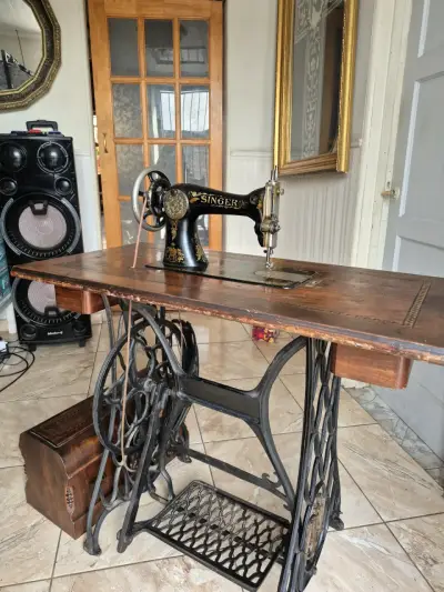 Máquina de Coser Antigua Singer con Mesa de Madera - miniatura 3