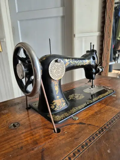 Máquina de Coser Antigua Singer con Mesa de Madera - miniatura 5