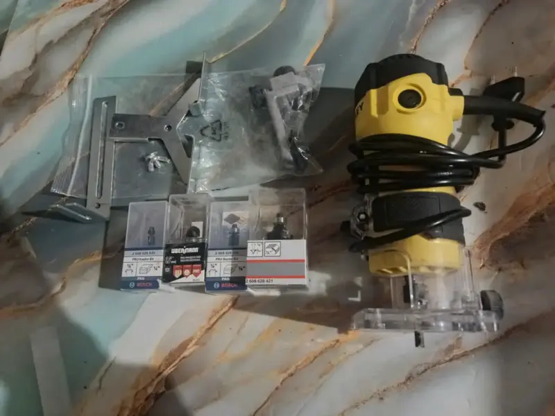 Rebordeadora de Laminados Stanley 550W con Accesorios - 2