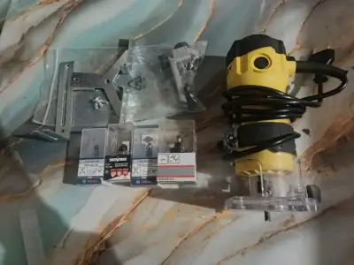 Rebordeadora de Laminados Stanley 550W con Accesorios - miniatura 2