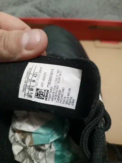 Botines de fútbol Adidas negros y blancos - miniatura 1