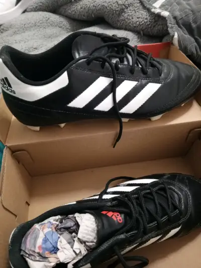 Botines de fútbol Adidas negros y blancos - miniatura 2