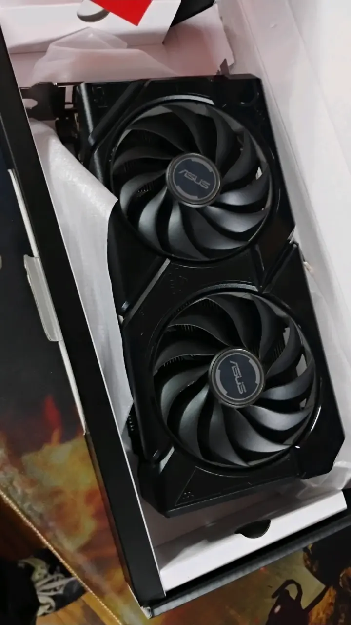 Tarjeta ASUS RX 7600 8gb - 3