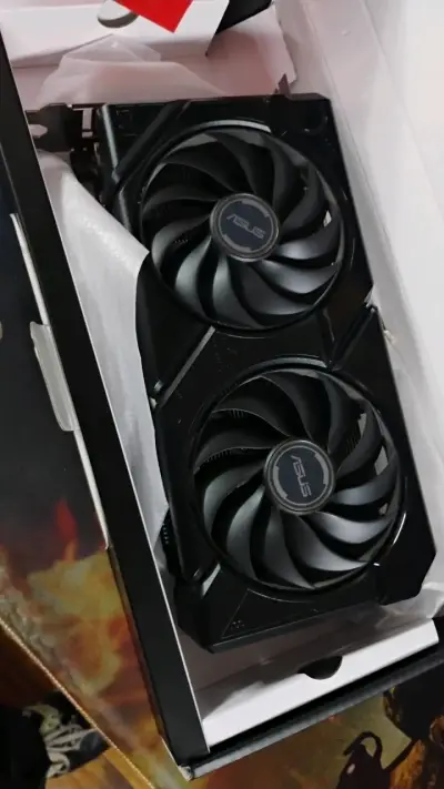 Tarjeta ASUS RX 7600 8gb - miniatura 3