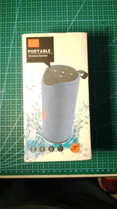 Parlante inalámbrico portátil resistente al agua - miniatura 1