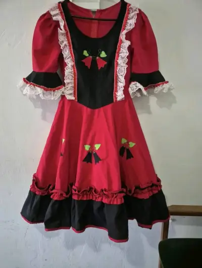 Vestido de huasa con encaje - miniatura 1