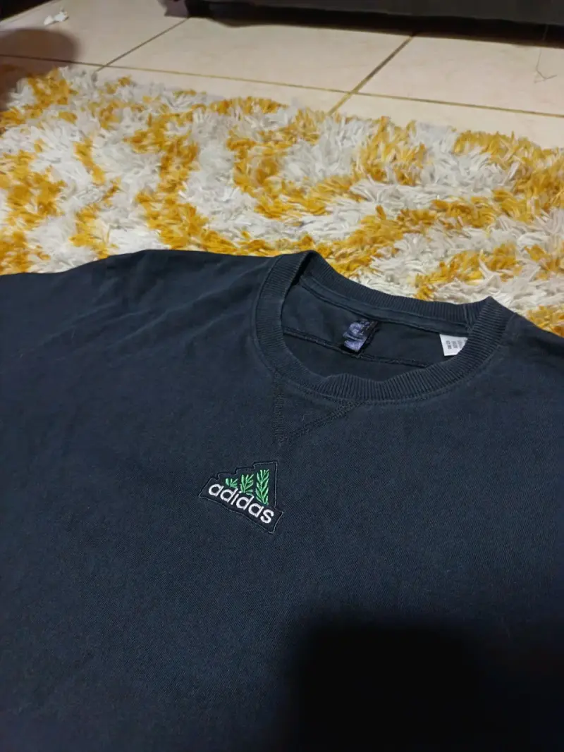 Polera negra Adidas para hombre - 2