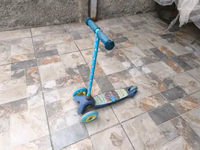Rodados para niños color azul, rojo y negro - miniatura 3