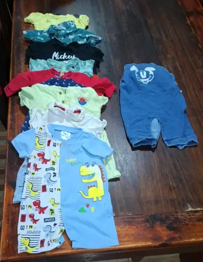 Lote de ropa y calzado para bebé - miniatura 4