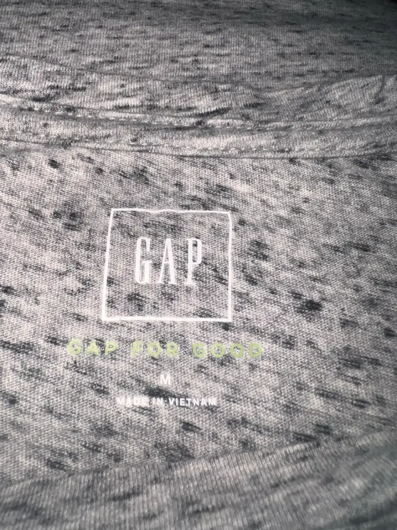 Polera gris GAP - 3