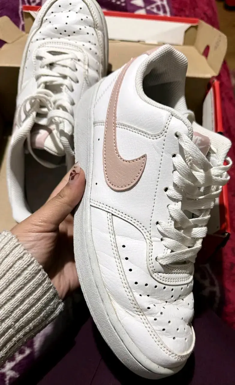Zapatillas deportivas Nike blancas y rosadas - 2