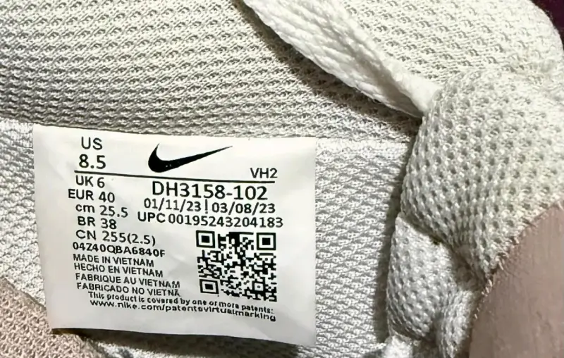 Zapatillas deportivas Nike blancas y rosadas - 4