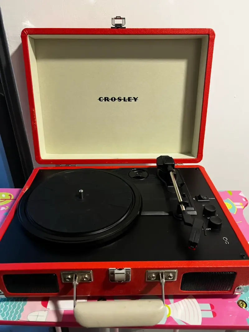 Tocadiscos portátil Crosley rojo con maleta - 3