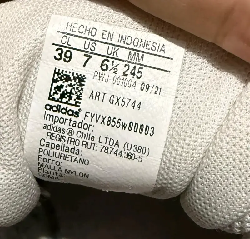 Zapatillas blancas Adidas con detalles rosados - 5