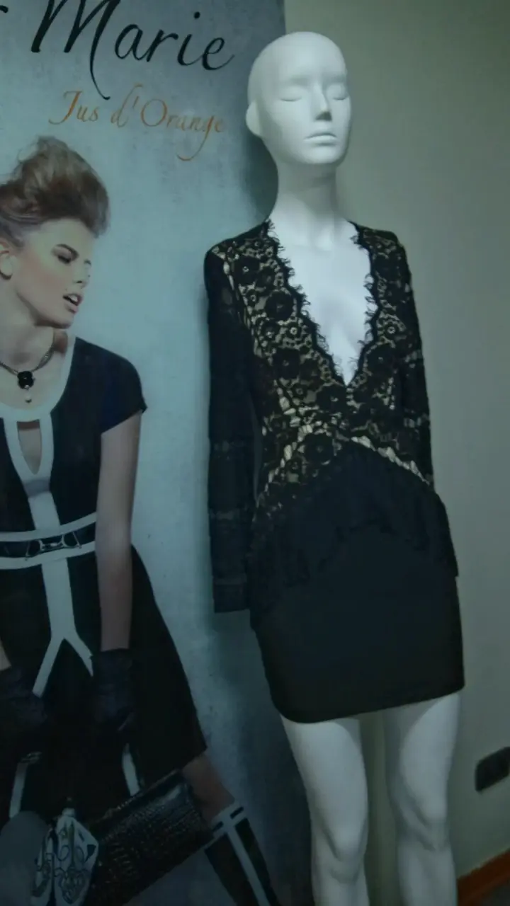 Vestido de encaje negro elegante - 2