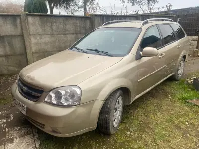Auto familiar Chevrolet optra en buen estado - miniatura 1