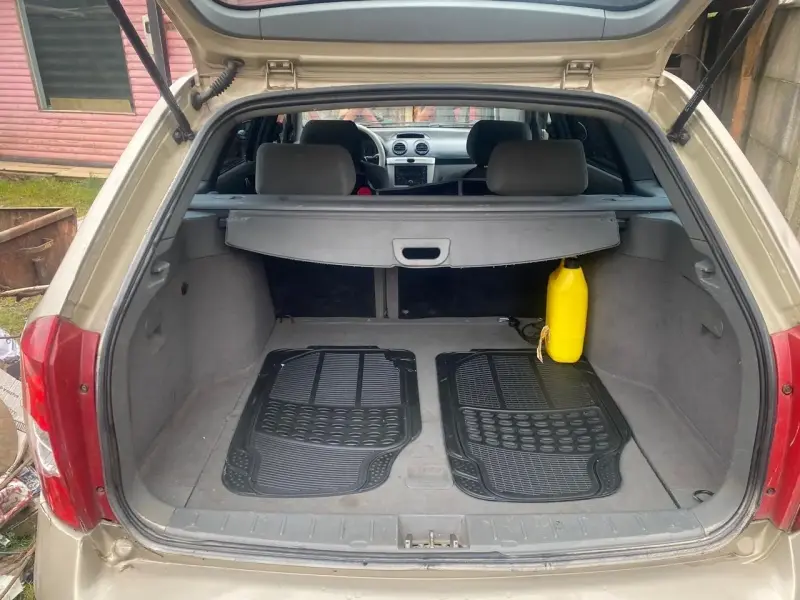 Auto familiar Chevrolet optra en buen estado - 4