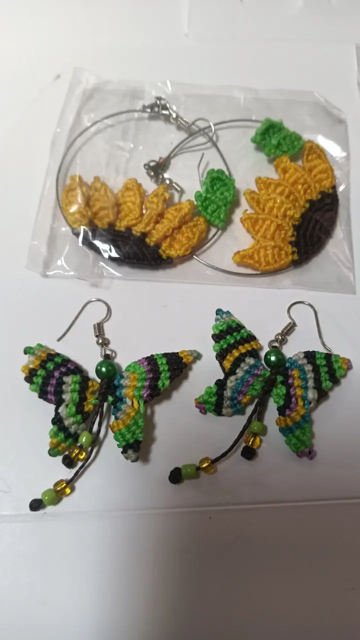 Set de Pulseras y Aretes Tejidos a Mano - 3