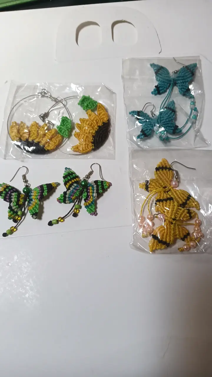 Set de Pulseras y Aretes Tejidos a Mano - 4