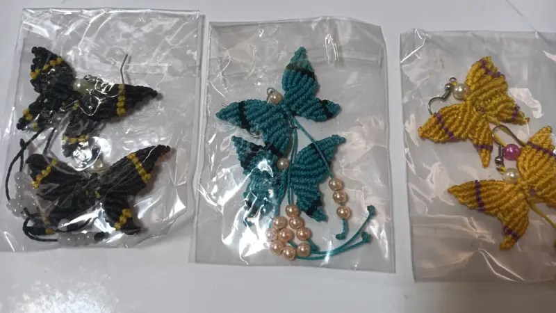 Set de Pulseras y Aretes Tejidos a Mano - 5