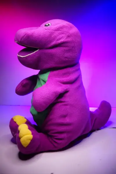 Peluche Barney Dinosaurio con sonido en español - miniatura 5