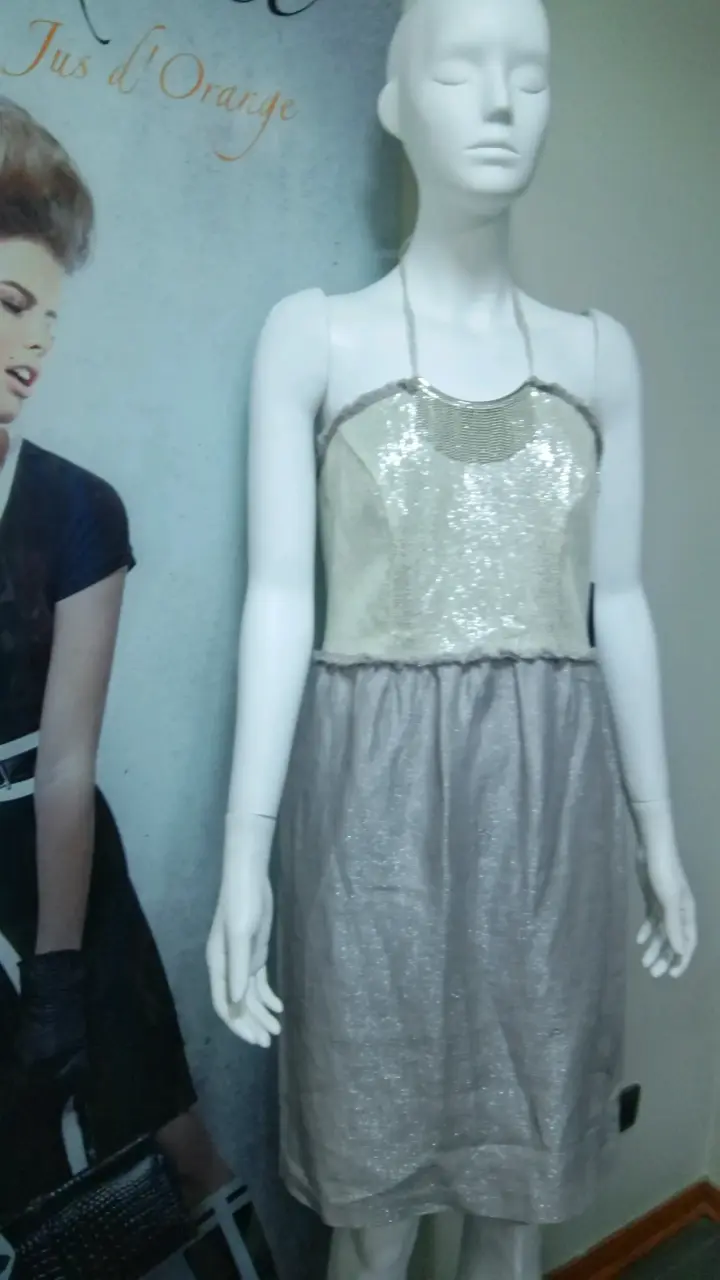 Vestido de fiesta plateado con lentejuelas - 2
