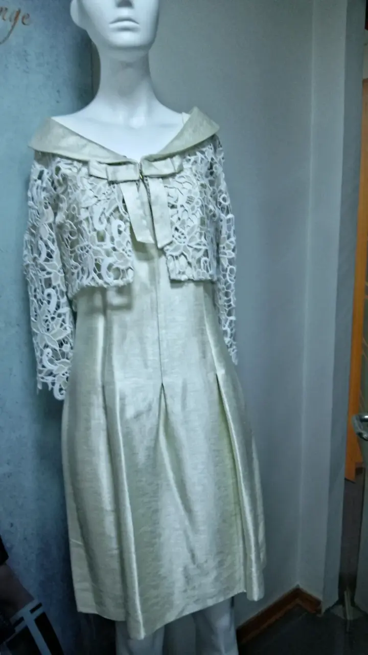 Vestido elegante beige con encaje - 3