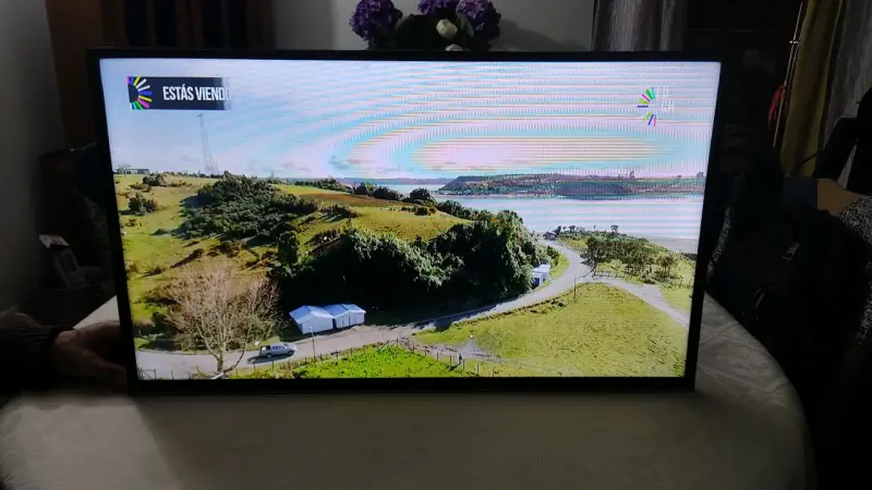 Televisor LED Haier de 32" en buen estado - 1