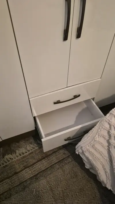 Armario de madera blanco con cajones - miniatura 1