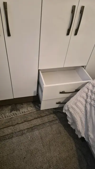 Armario de madera blanco con cajones - miniatura 4