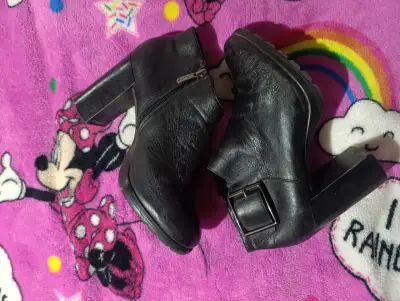 Botines de cuero negro con tacón alto - miniatura 1