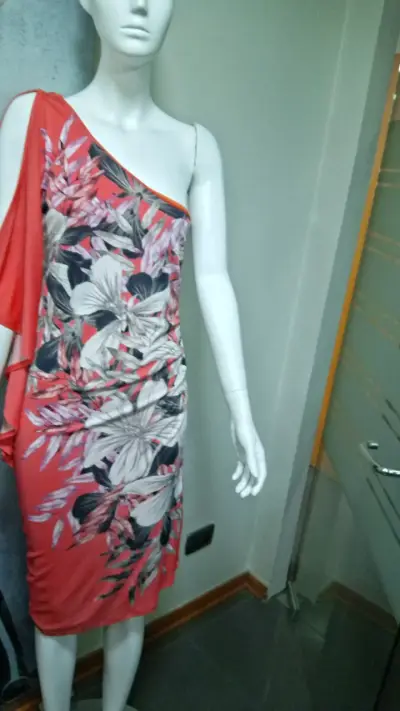Vestido asimétrico floral rojo para mujer - miniatura 2