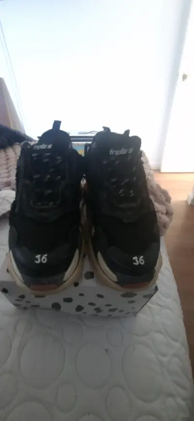 Zapatillas Balenciaga Triple S negras talla 36 - miniatura 1