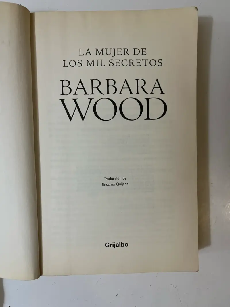 Libro 'La Mujer de los Mil Secretos' de Barbara Wood - 2