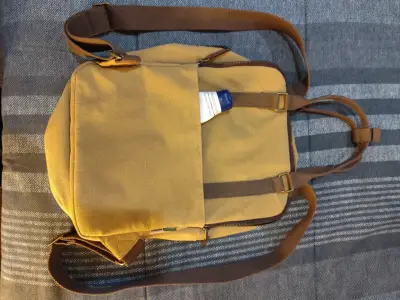 Mochila amarilla de lona con correas ajustables - miniatura 2