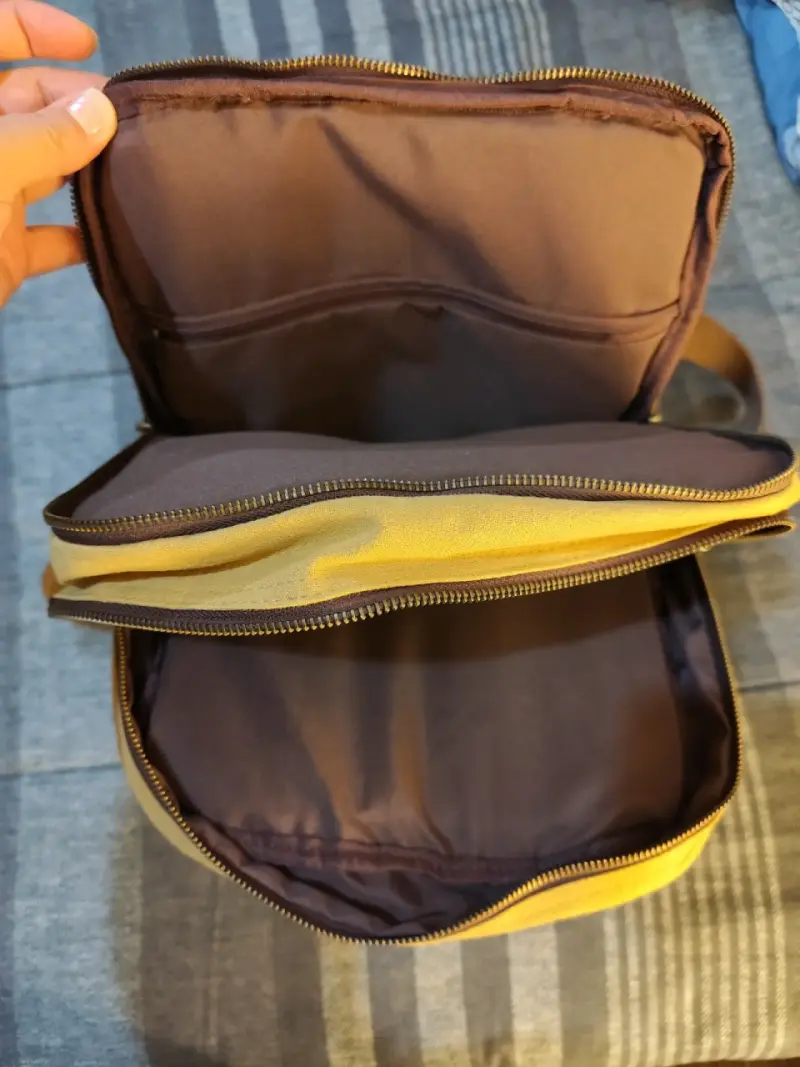 Mochila amarilla de lona con correas ajustables - 3