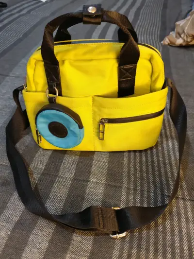 Bolso amarillo limón con  negro y monedero - miniatura 2