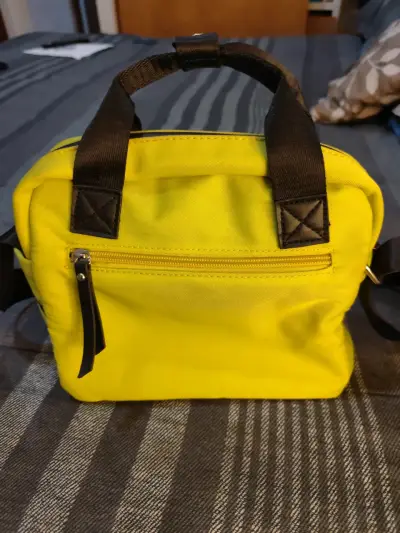 Bolso amarillo limón con  negro y monedero - miniatura 4