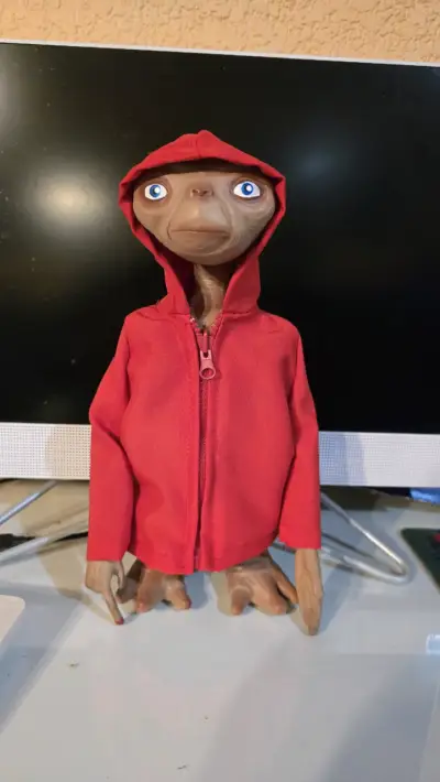 Figura de colección E.T. con chaqueta roja - miniatura 1
