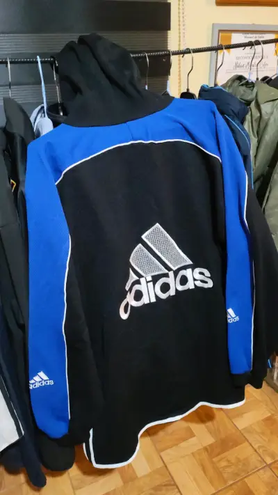 Polerón Adidas negro y azul con capucha - miniatura 1